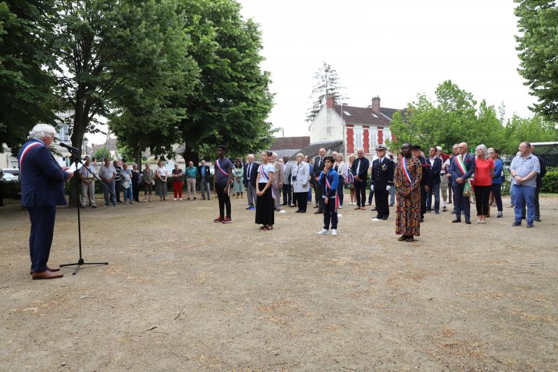 Commemoration-appel-general-de-Gaullepot-amitie-avec-les-italiens-et-anglais1806-23IMG6815
