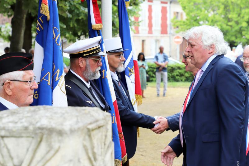 Commemoration-appel-general-de-Gaullepot-amitie-avec-les-italiens-et-anglais1806-23IMG6851