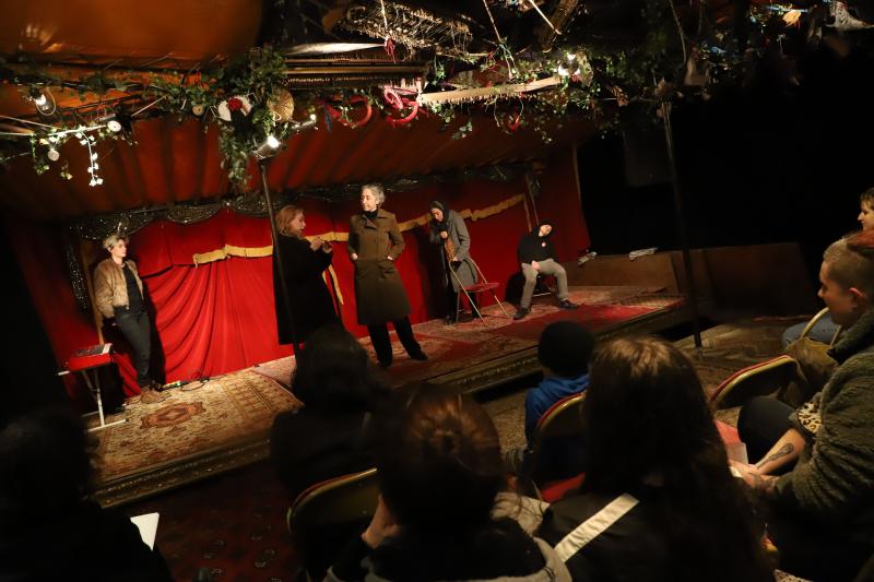 Theatre-le-journal-Cnie-le-fer-a-coudre0902-24-IMG5227resultat