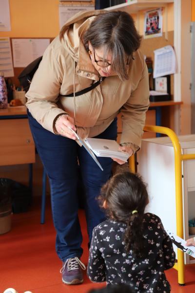 Distribution-livres-maternelle-carnot2802-25IMG4794resultat