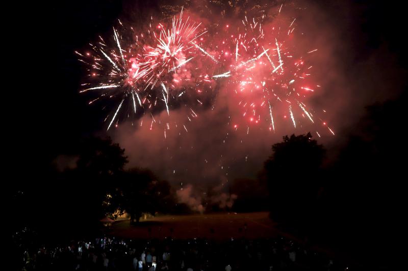 Feu-artifice-13-07-25IMG0627resultat