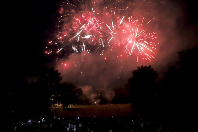 Feu-artifice-13-07-25IMG0631resultat