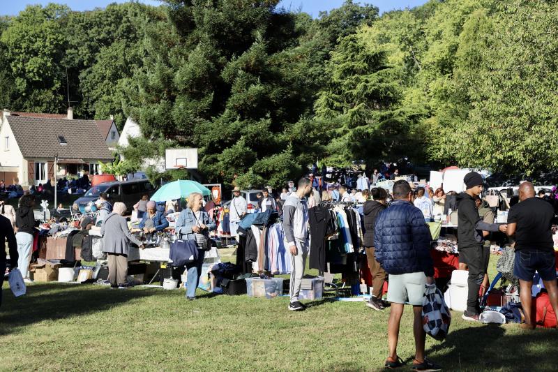 brocante-des-fonds-de-nogent24-08-25IMG1915resultat