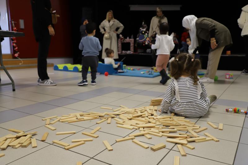 Arbre-de-Noel-du-relais-petite-enfance10-12-25IMG7547resultat